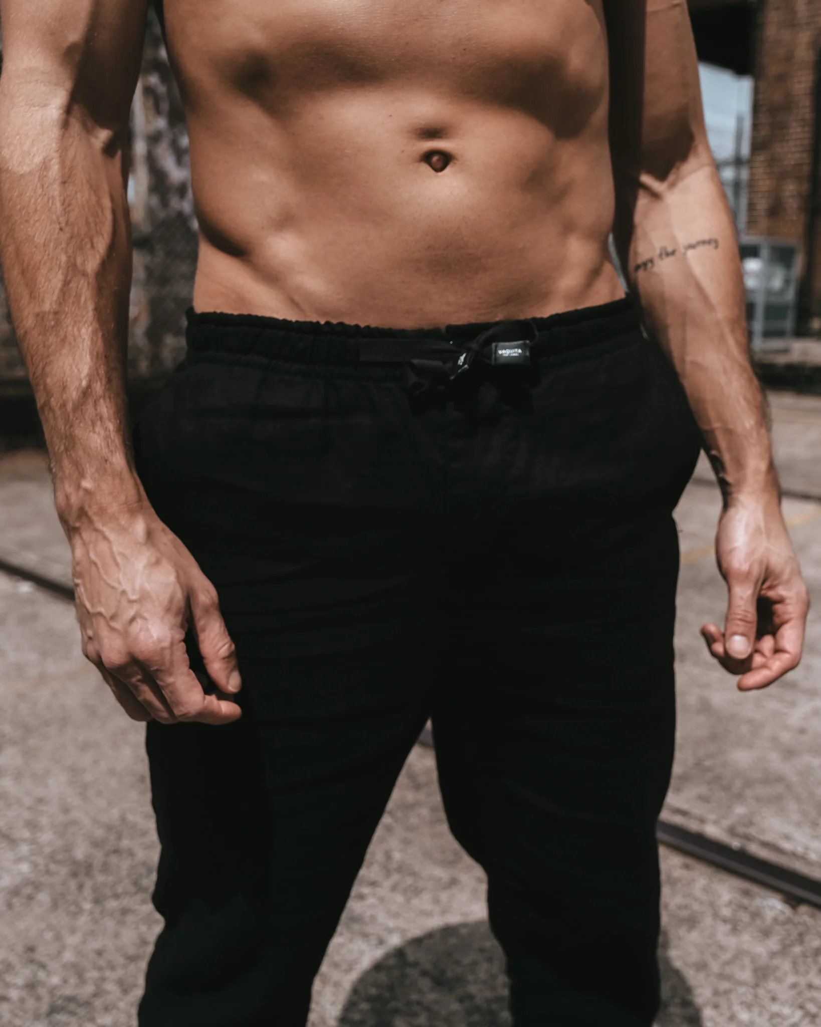 Leroy Tapered 100% Linen Pants - Black - Image 4