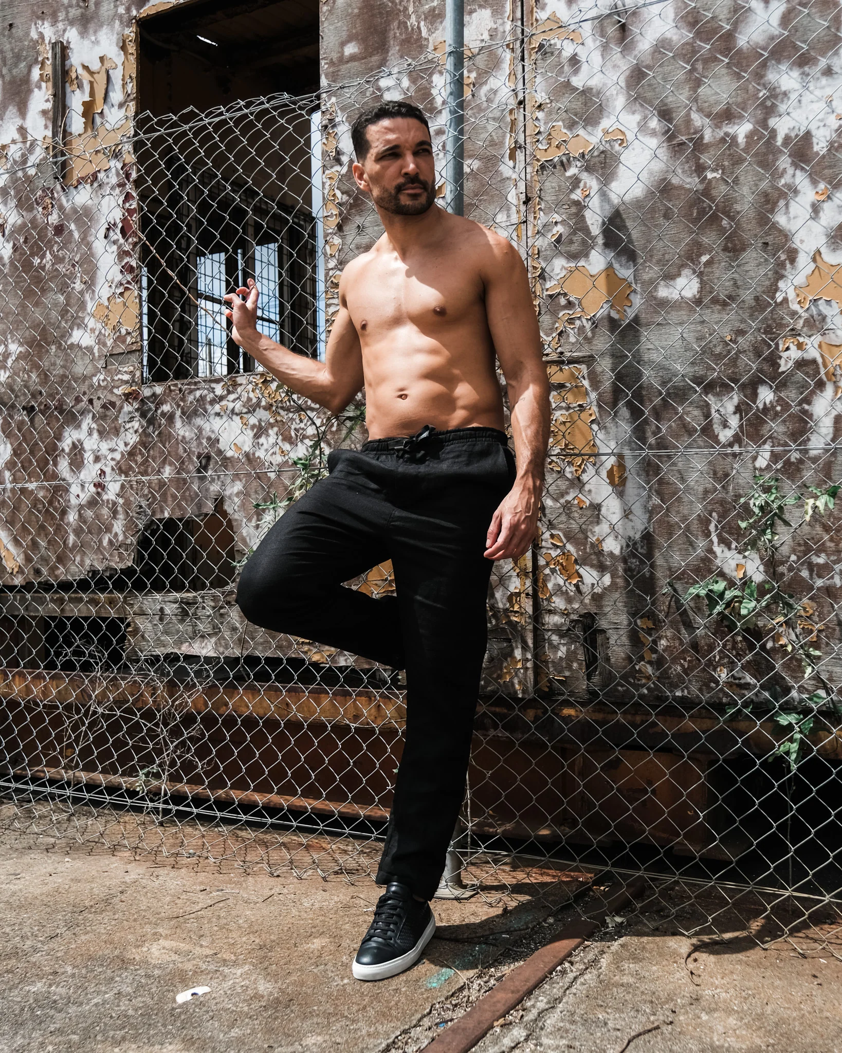 Leroy Tapered 100% Linen Pants - Black - Image 5